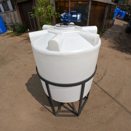 Емкость K 2000 литров с лопастной мешалкой