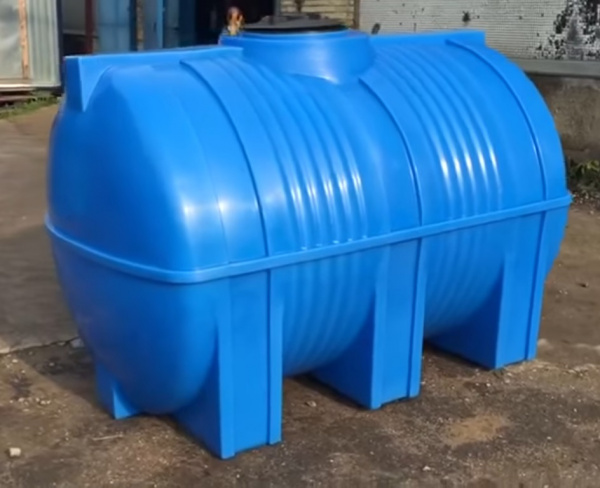 Горизонтальная емкость G 2000 литров (красный)